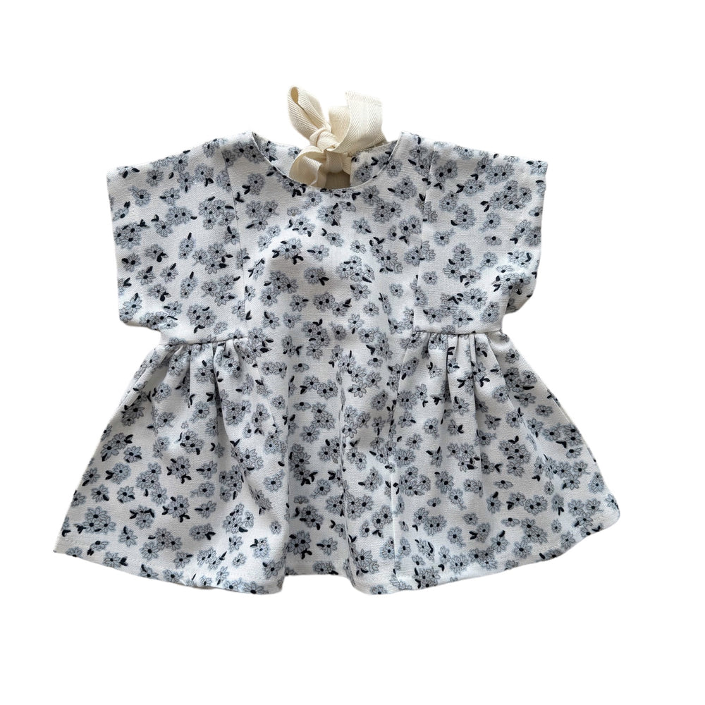 
                      
                        Malia linen dress / tiny flowers - ivory + light blue
                      
                    