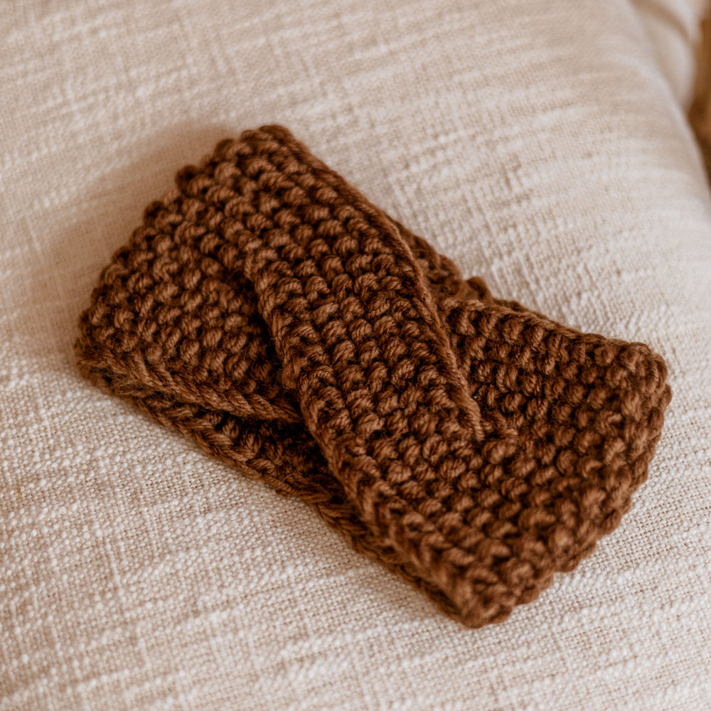 
                      
                        Knitted headband  / Golden chocolate
                      
                    