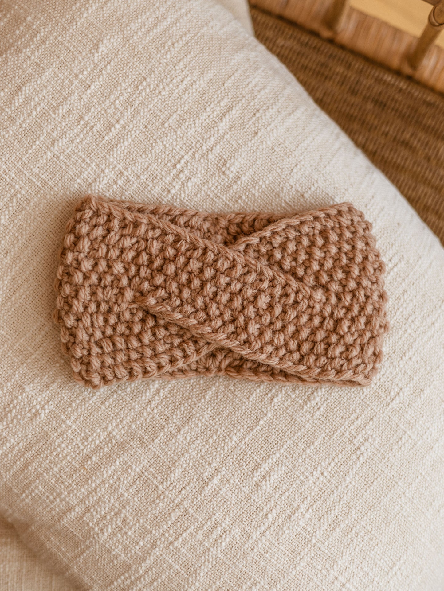 Knitted headband  / Nougat