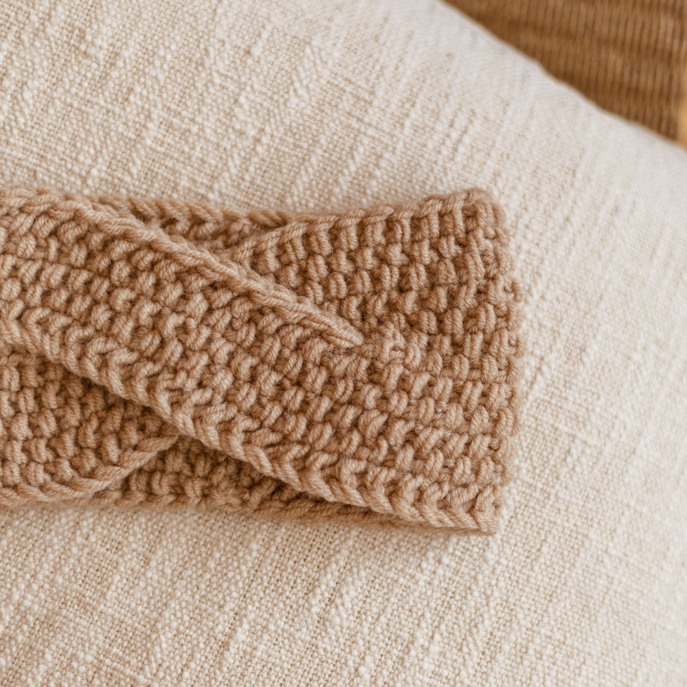 
                      
                        Knitted headband  / Beige
                      
                    