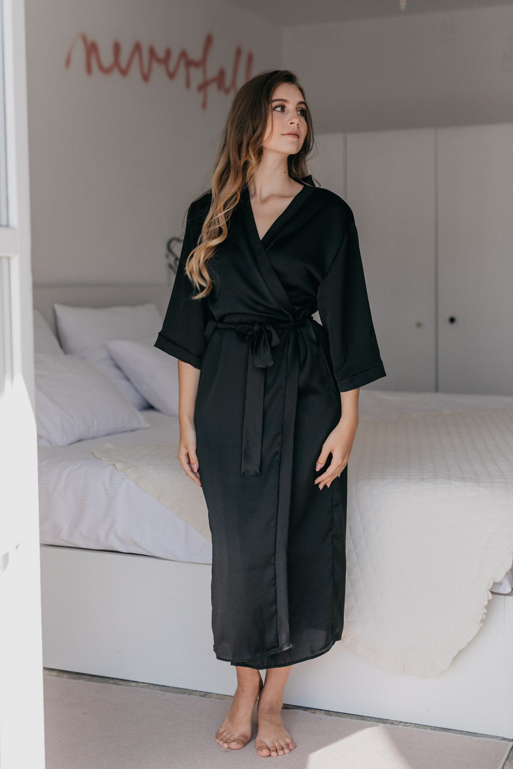 Crepe satin robe / black