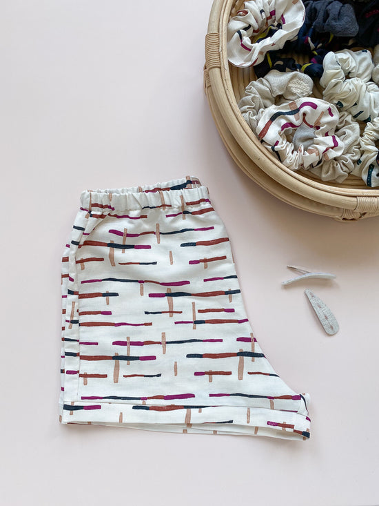 Loungewear shorts / linen - ivory stripes