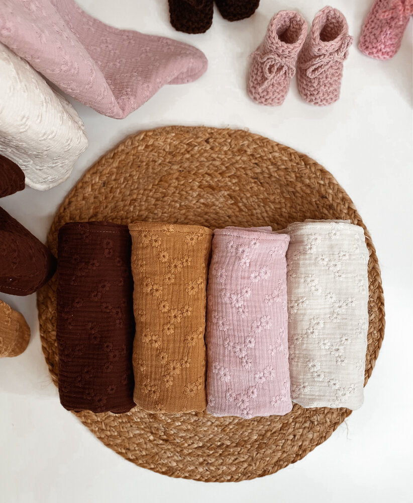 
                      
                        Swaddle blanket / embroidered
                      
                    