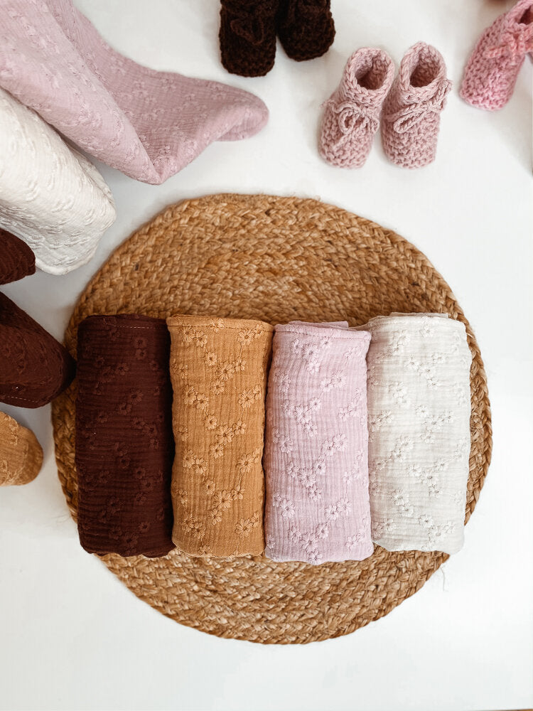 
                      
                        Swaddle blanket / embroidered
                      
                    