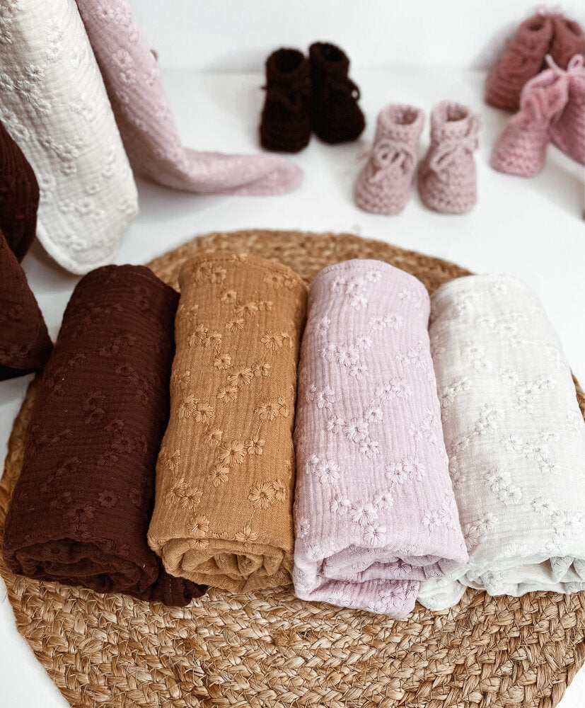 
                      
                        Swaddle blanket / embroidered
                      
                    