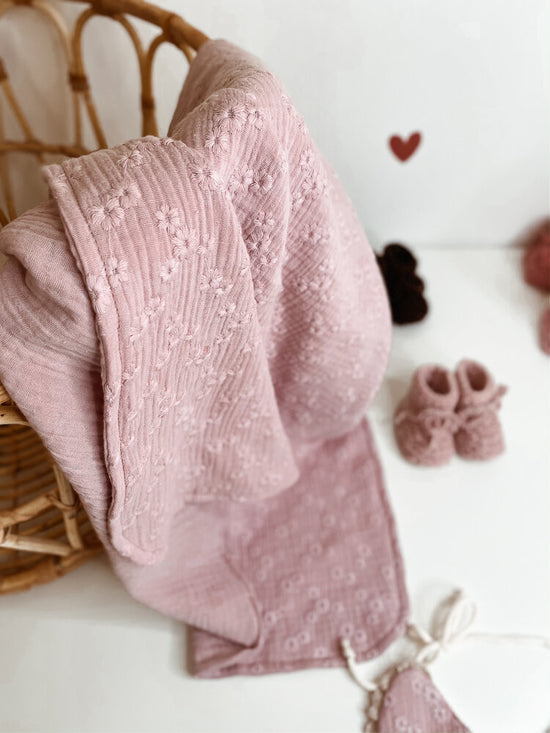 Muslin blanket / Embroidered blush