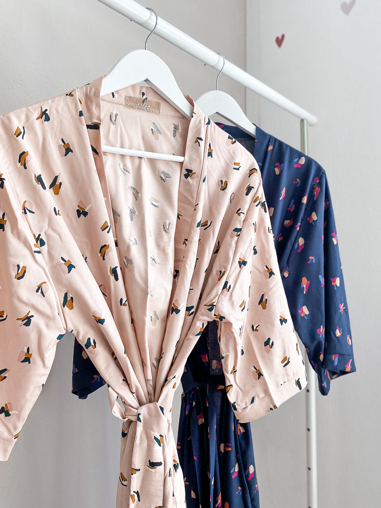 
                      
                        Viscose robe / blush dots
                      
                    