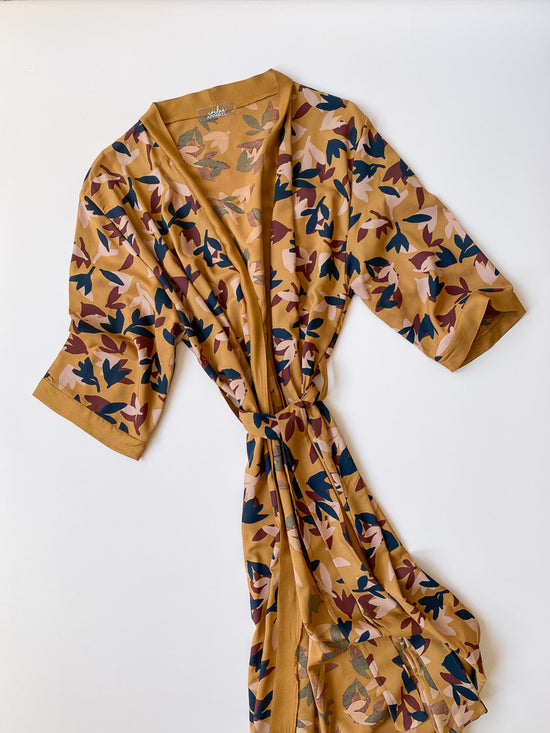 Load image into Gallery viewer, Viscose robe / seraphine tan
