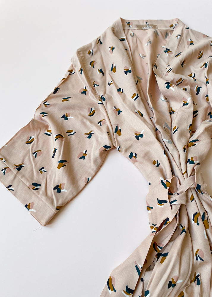 
                      
                        Viscose robe / blush dots
                      
                    