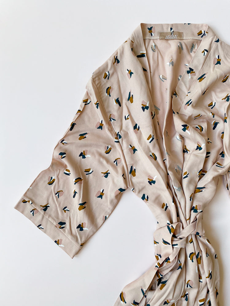 
                      
                        Viscose robe / blush dots
                      
                    