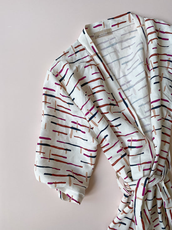 Load image into Gallery viewer, Loungewear robe / linen - ivory stripes
