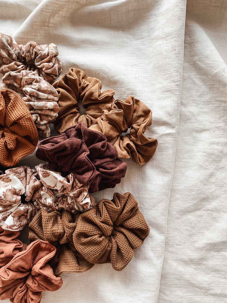 Wide linen scrunchie / floral
