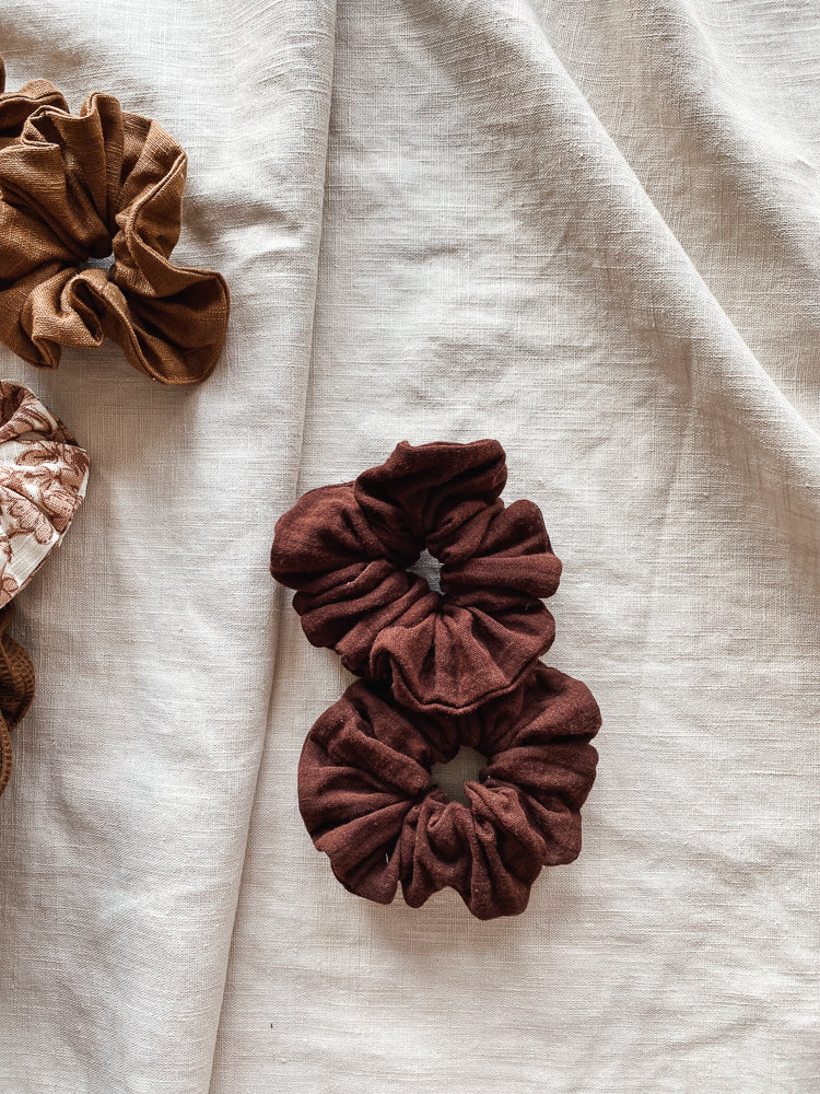 Wide muslin scrunchie / chocolate