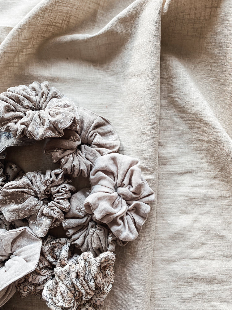 Wide muslin scrunchie / summer flowers