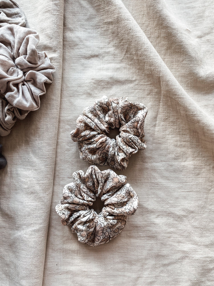 Wide muslin scrunchie / summer flowers