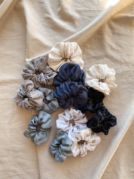 Wide muslin scrunchie /  blue vintage floral