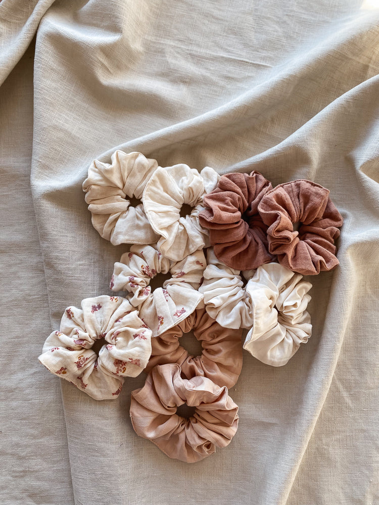 Wide muslin scrunchie /  ecru