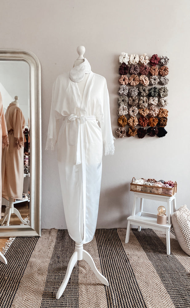 Satin + lace robe / ivory