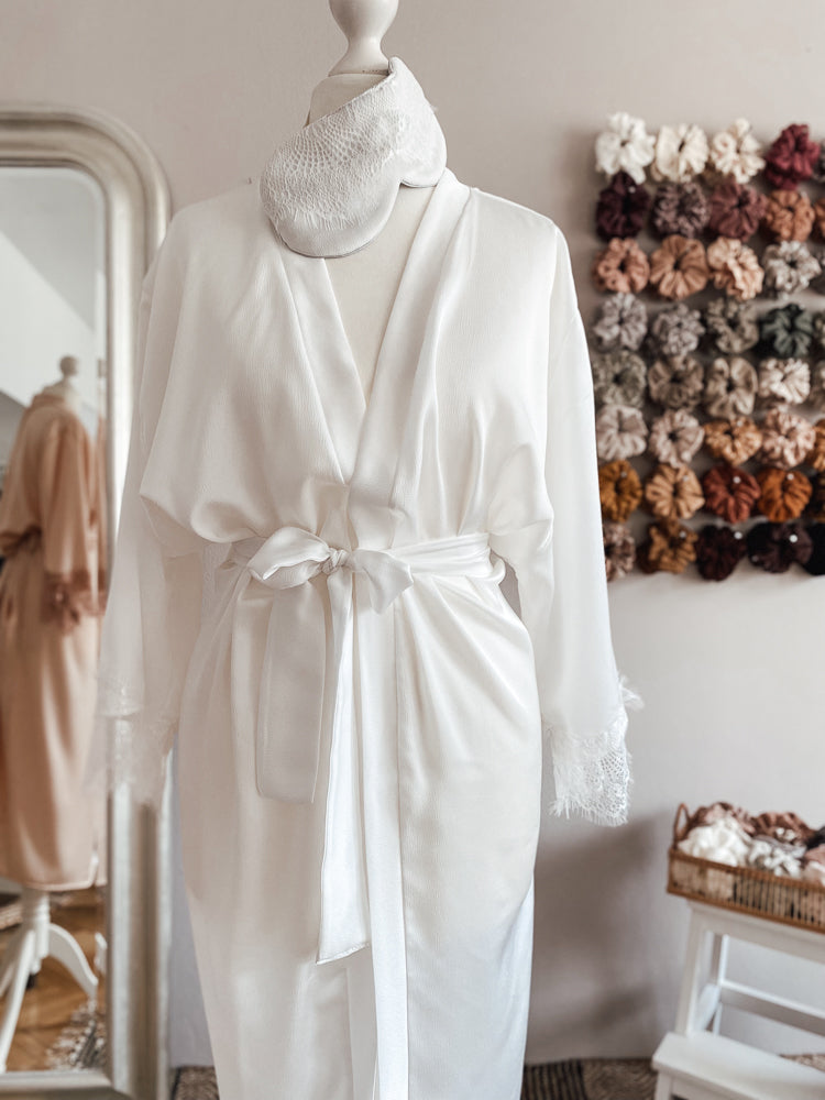 Satin + lace robe / ivory