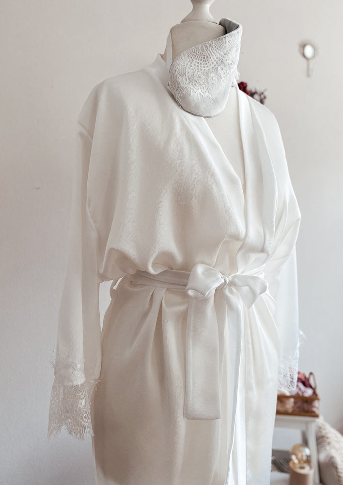 Satin + lace robe / ivory