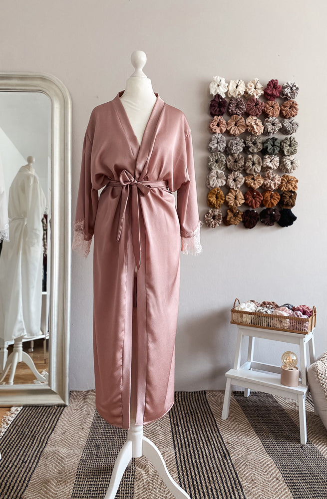 Satin + lace robe / rose