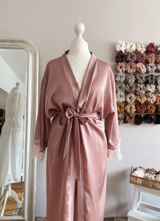 Satin + lace robe / rose