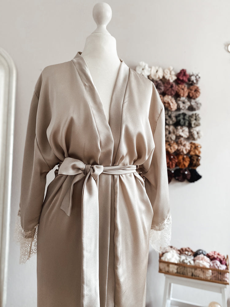
                      
                        Satin + lace robe / beige
                      
                    