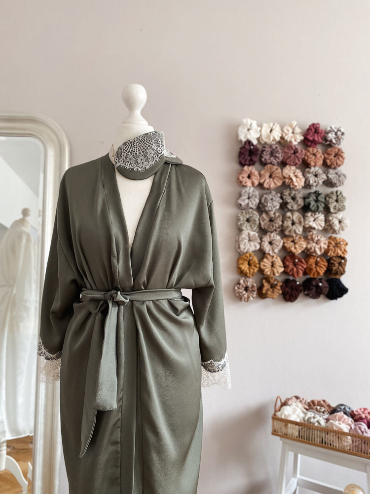 Satin + lace robe / olive