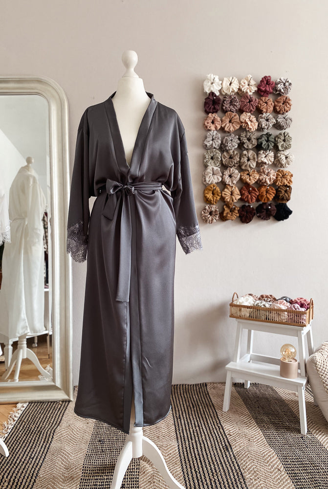 Satin + lace robe / grey