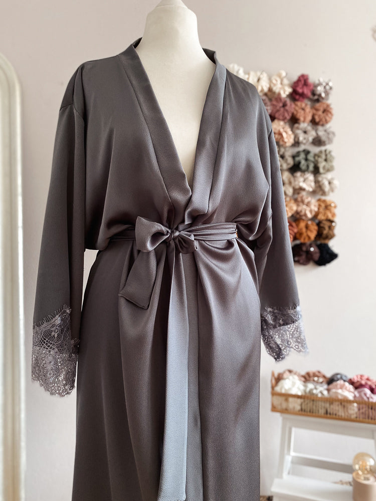 Satin + lace robe / grey