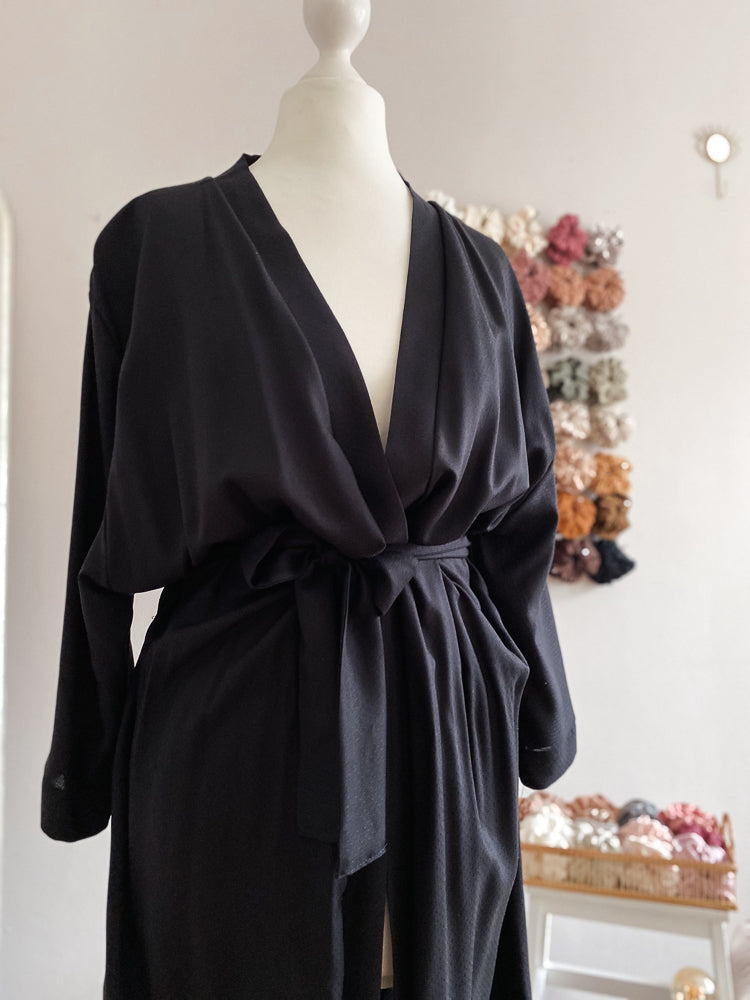 Load image into Gallery viewer, Viscose robe / black
