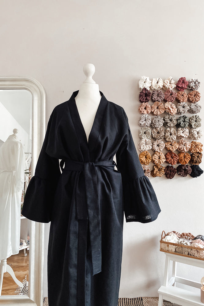 Linen ruffle  robe / black