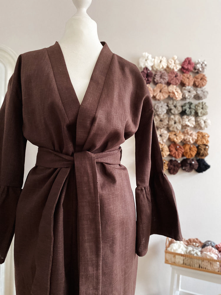 Linen ruffle robe / chocolate