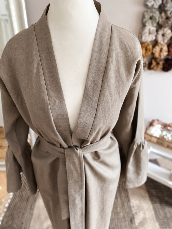 Linen ruffle robe / stone