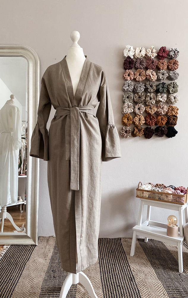 Linen ruffle robe / stone
