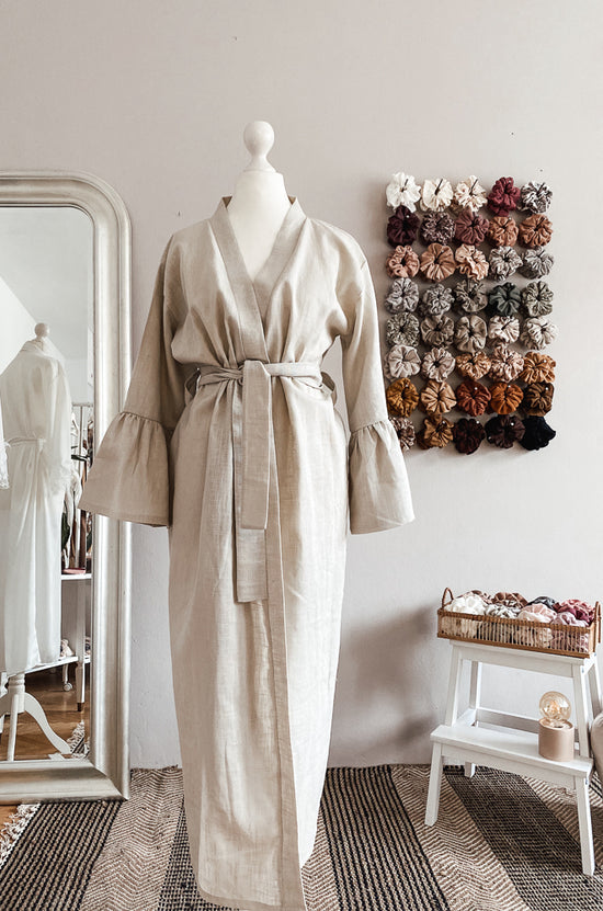 Linen ruffle robe / sand