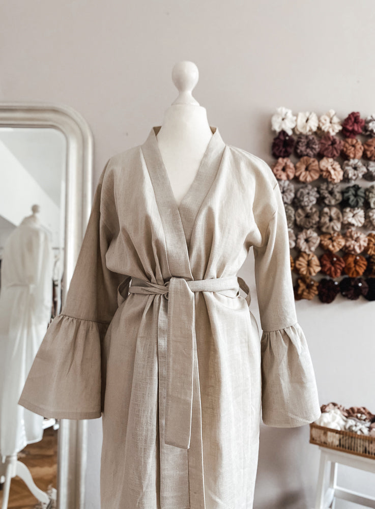 Linen ruffle robe / sand