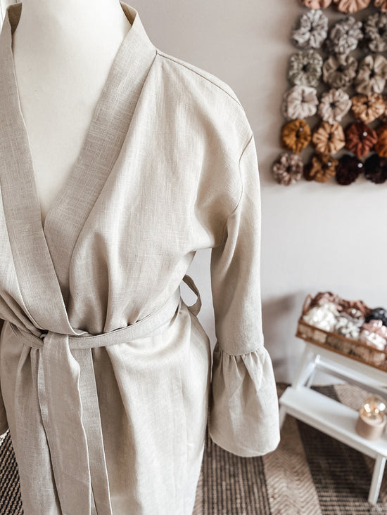 Linen ruffle robe / sand