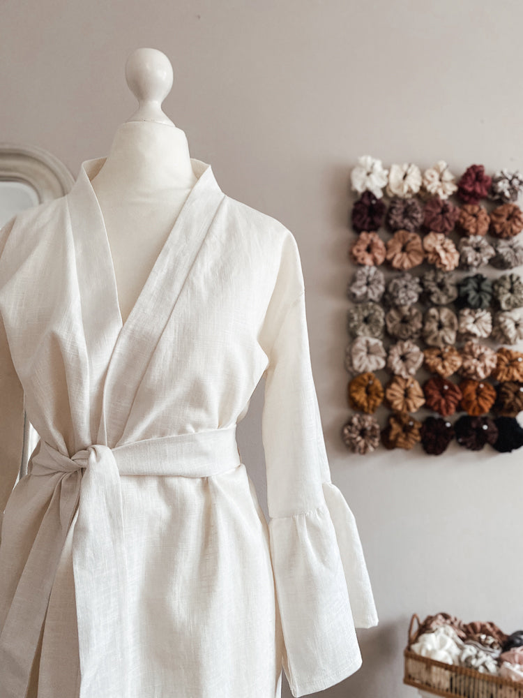 
                      
                        Linen ruffle robe / ivory
                      
                    