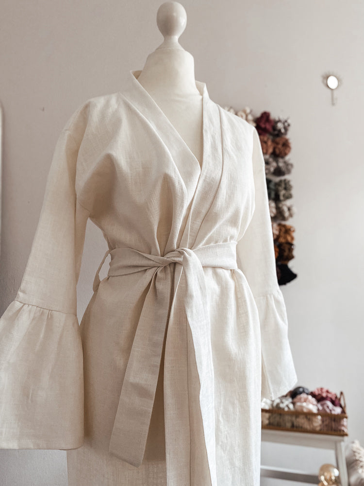 
                      
                        Linen ruffle robe / ivory
                      
                    