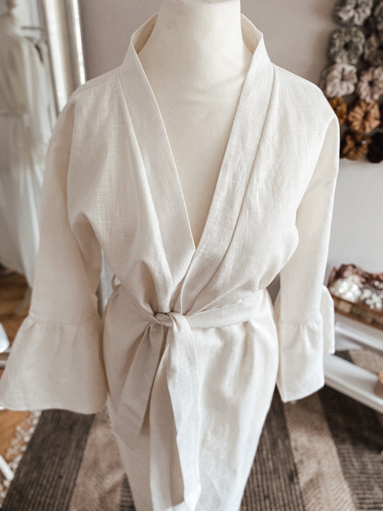 Linen ruffle robe / ivory