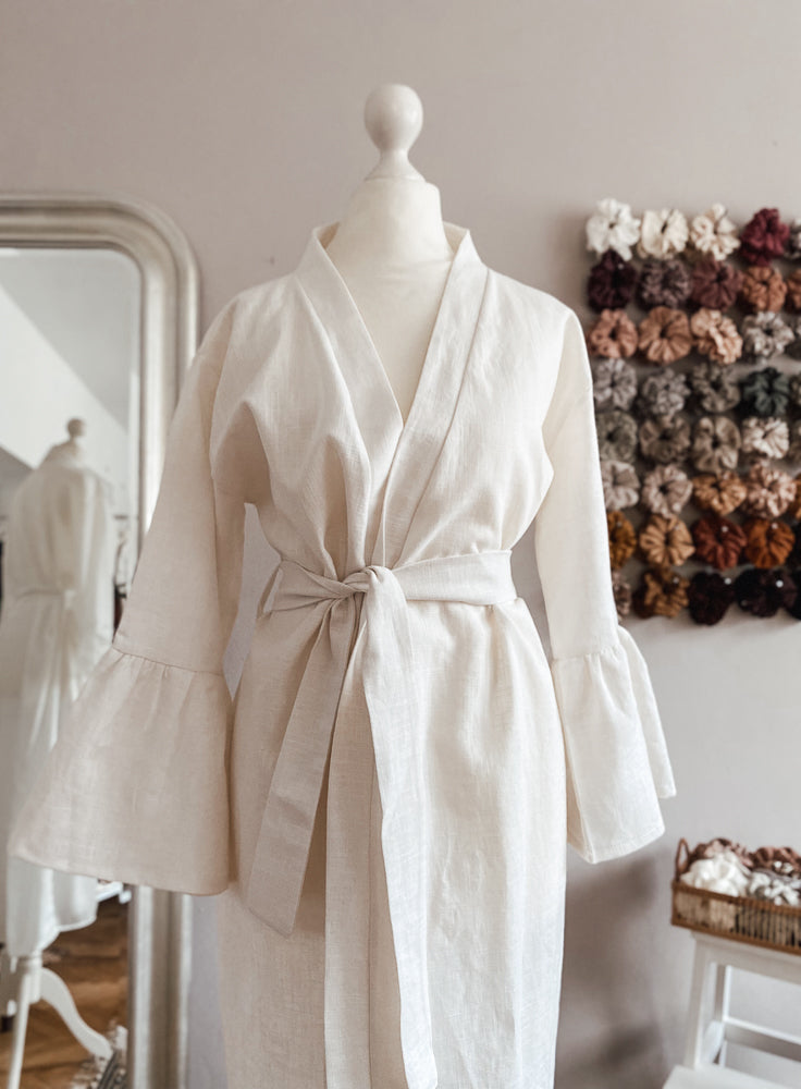 
                      
                        Linen ruffle robe / ivory
                      
                    