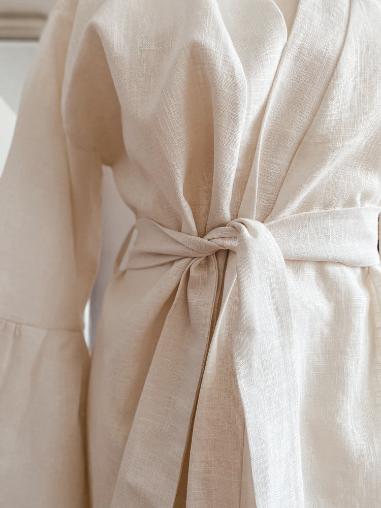 
                      
                        Linen ruffle robe / ivory
                      
                    