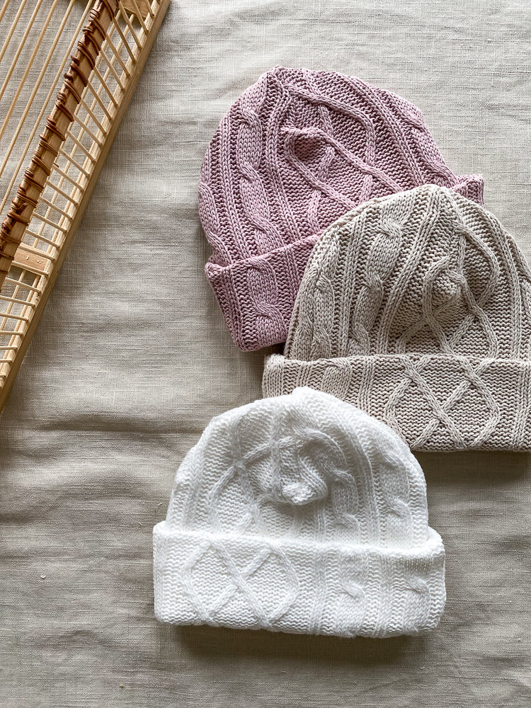 Baby beanie / knitted