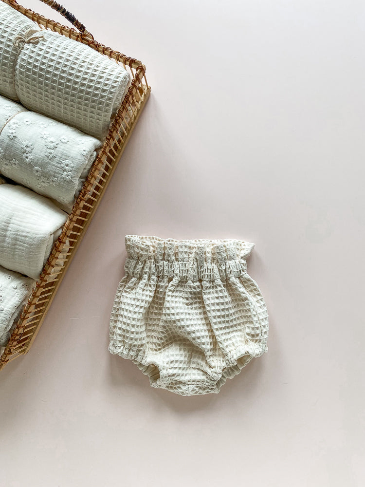 
                      
                        Baby bloomers / waffle - ecru
                      
                    
