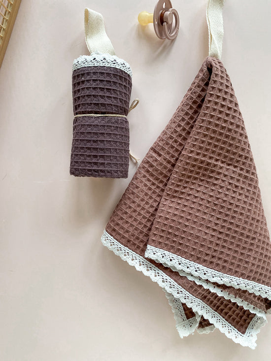 Pacifier blanket / waffle + lace