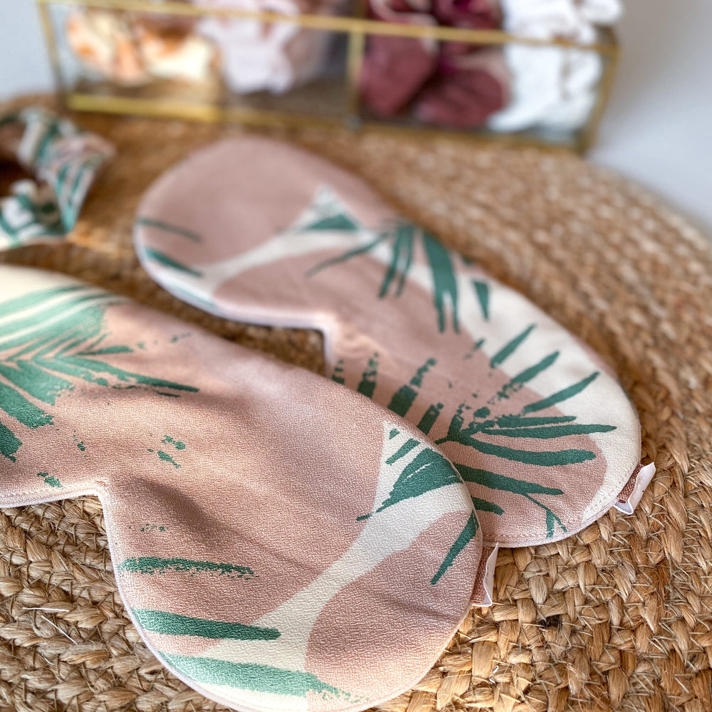 
                      
                        Floral sleep mask / emerald
                      
                    