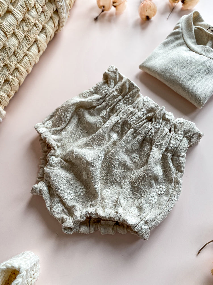 Baby bloomers / embroidered linen flowers