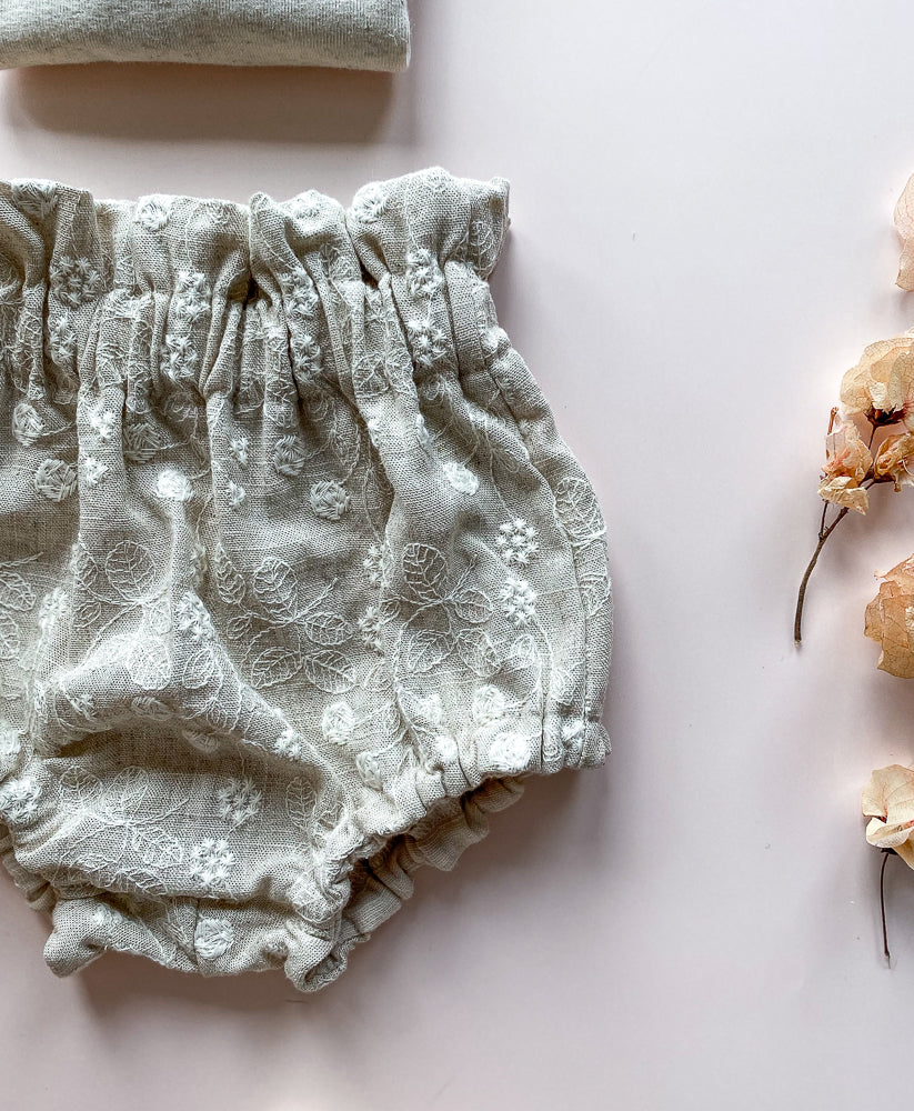 Baby bloomers / embroidered linen flowers