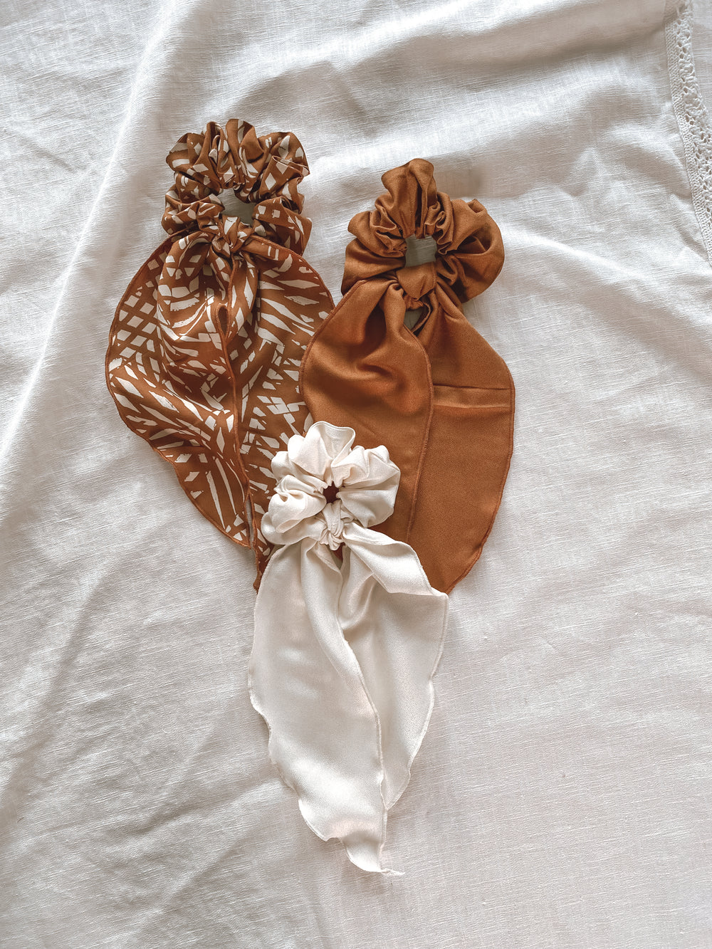 Wide viscose scrunchie + bow